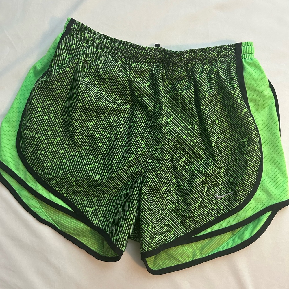 Nike Green Athletic Shorts Dynamic Curved Hem Moisture-Wicking